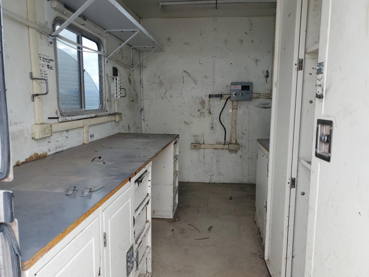 Featherlite Mfg Inc Pneumatic Image 6