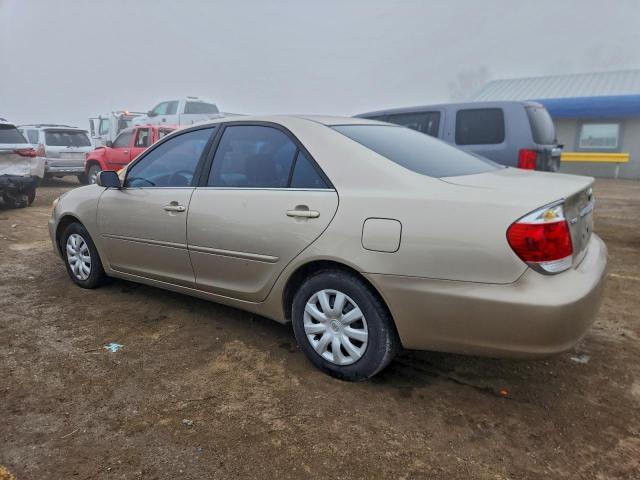 Toyota Camry Le Image 5