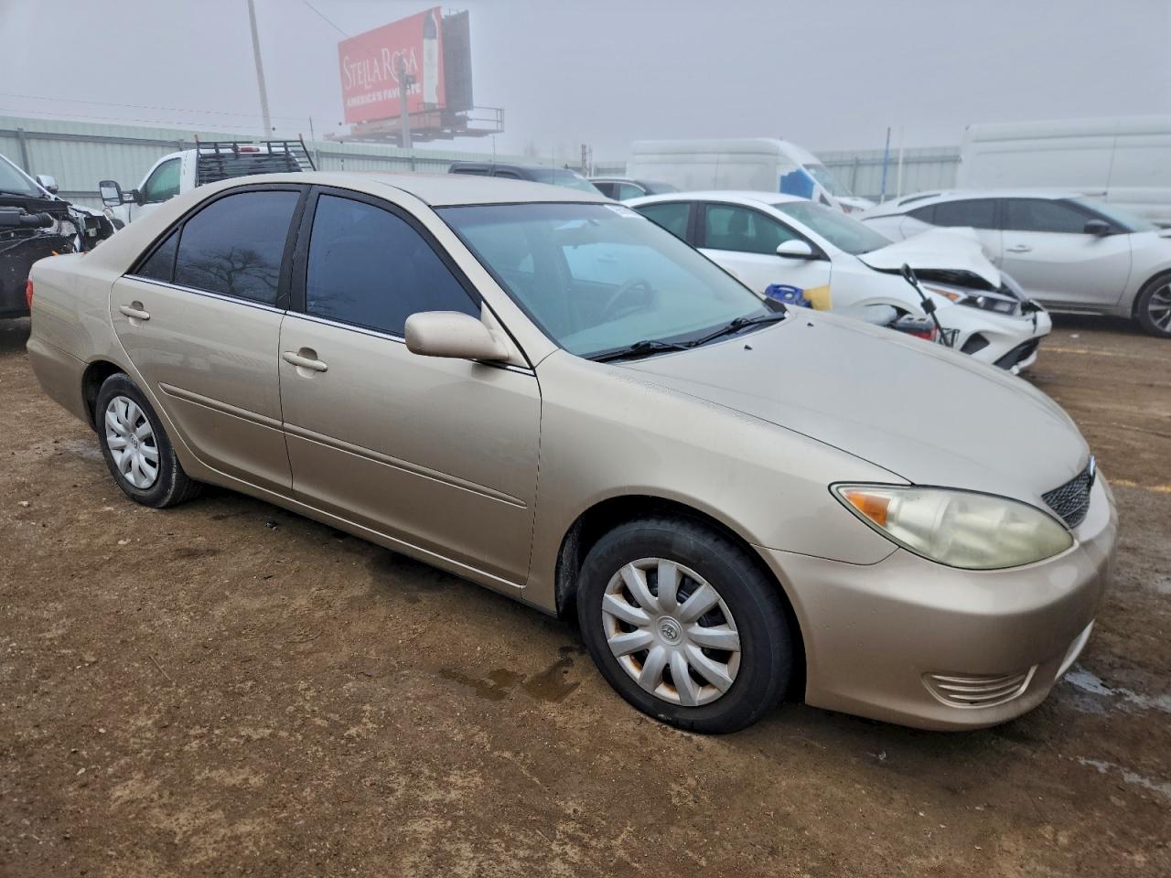 Toyota Camry Le Image 4