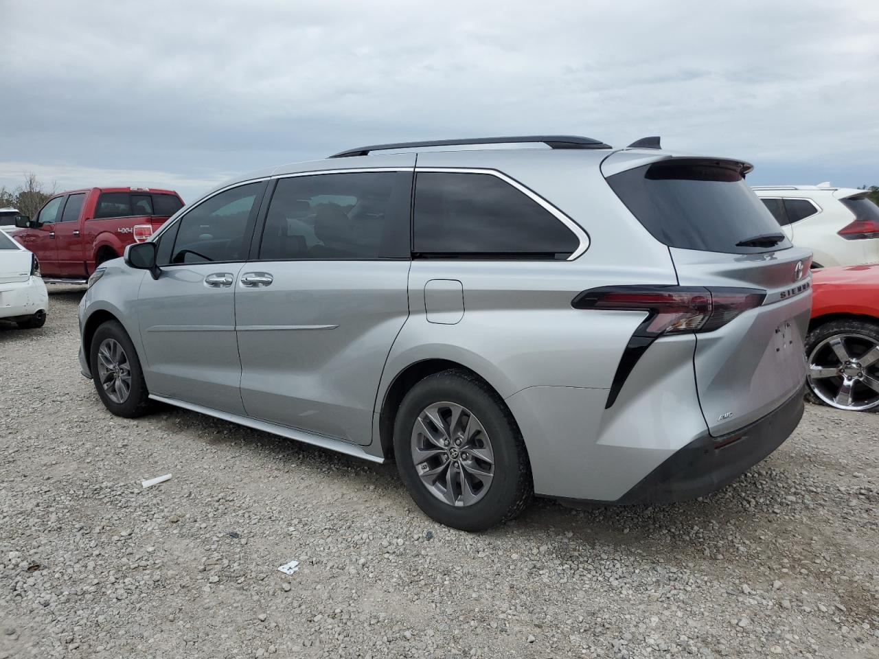 Toyota Sienna Xle Image 4