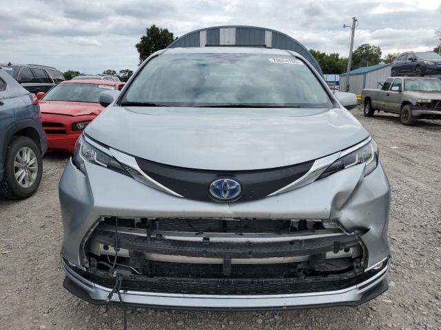 Toyota Sienna Xle Image 8