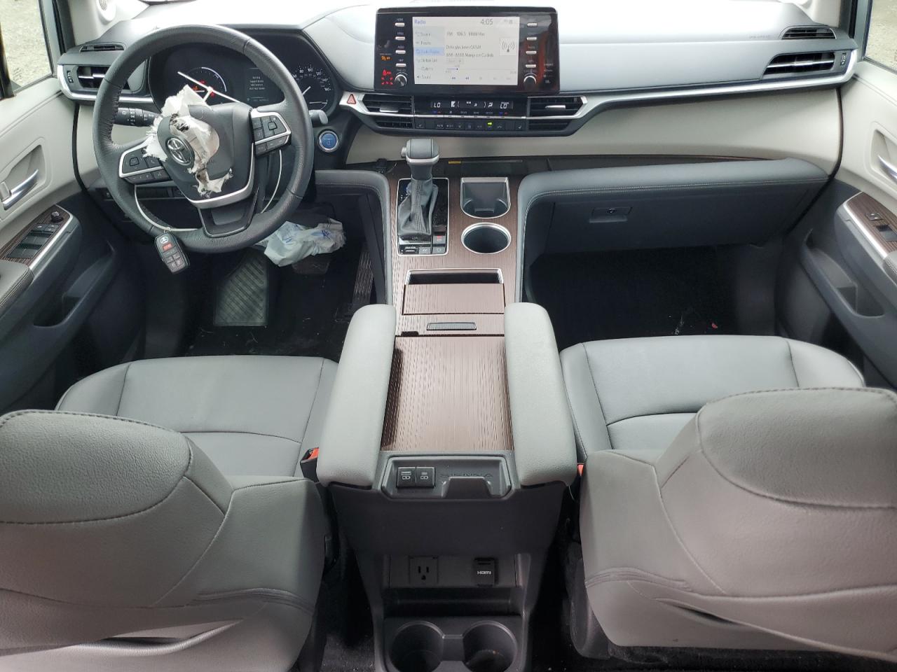 Toyota Sienna Xle Image 2