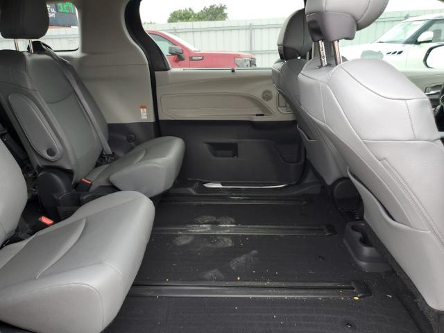 Toyota Sienna Xle Image 10