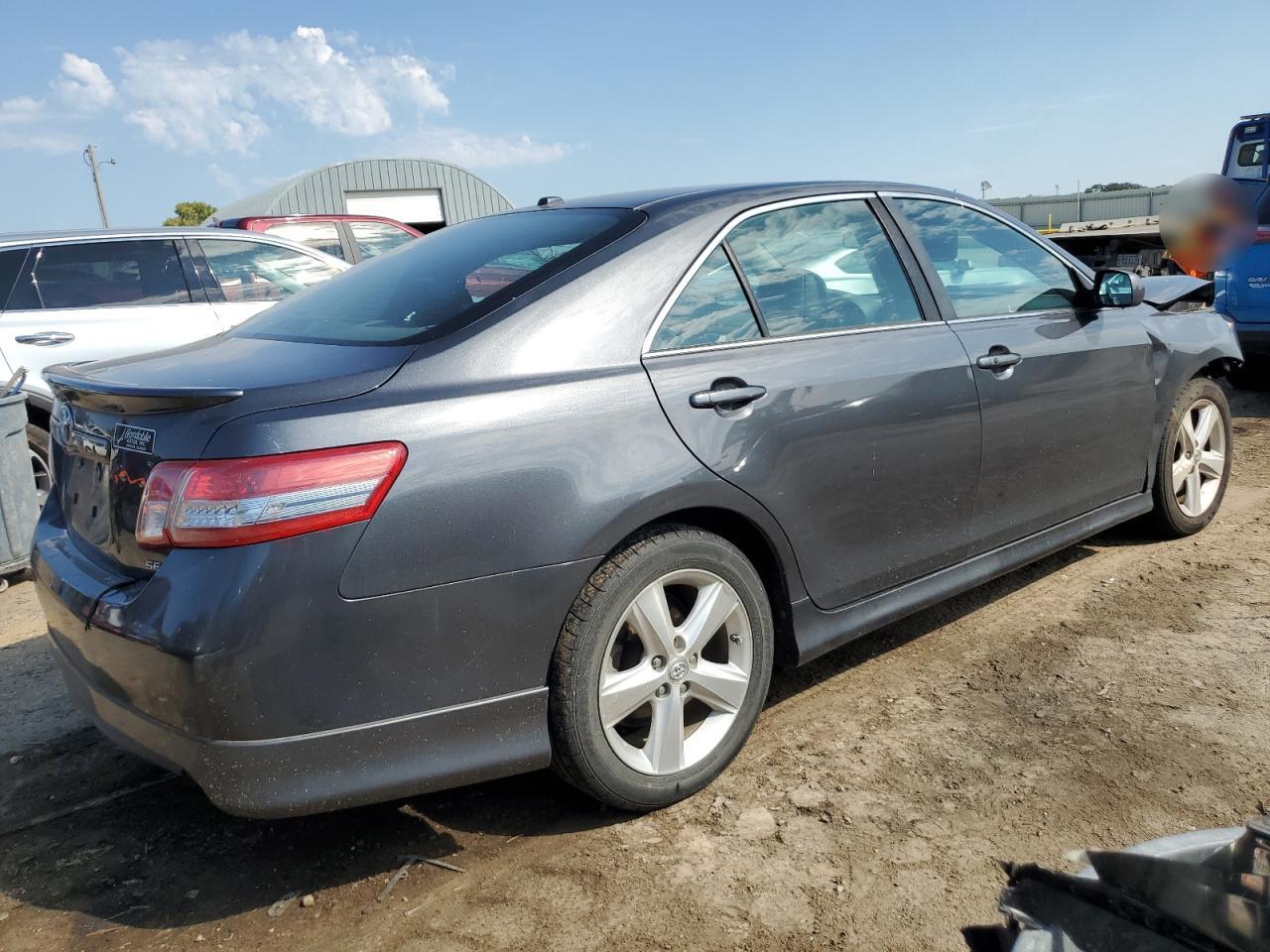 Toyota Camry Se Image 3