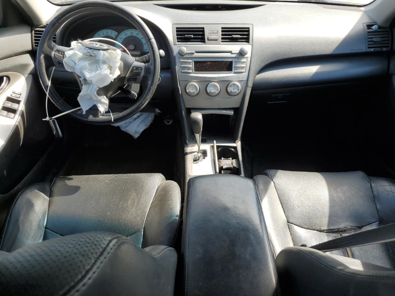 Toyota Camry Se Image 11