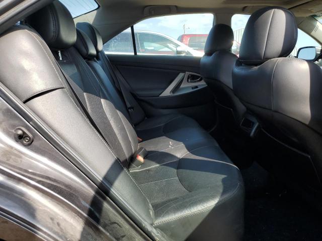 Toyota Camry Se Image 6