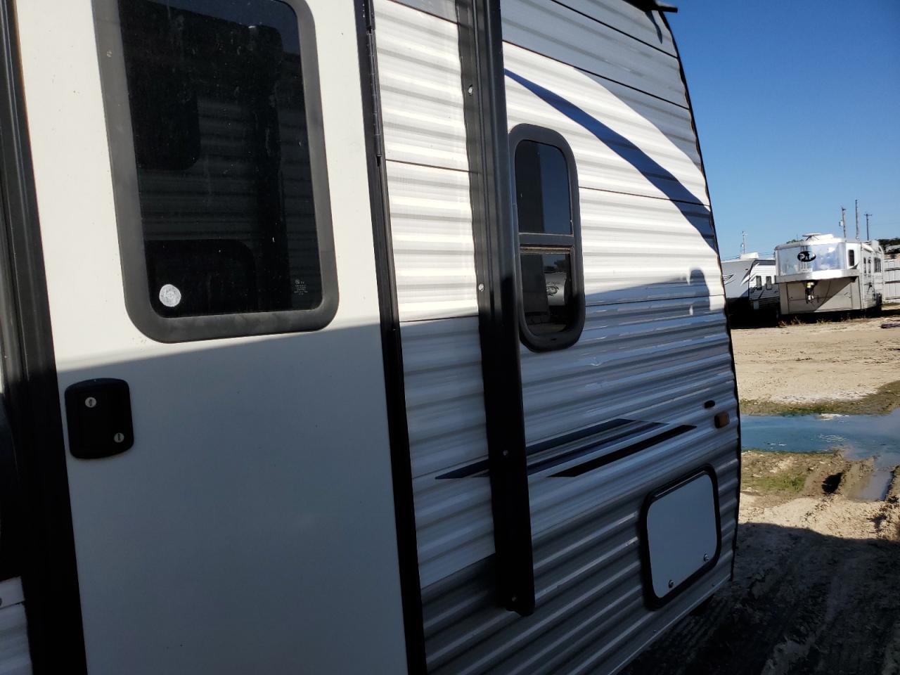 Sprg Trvltrlr Image 8