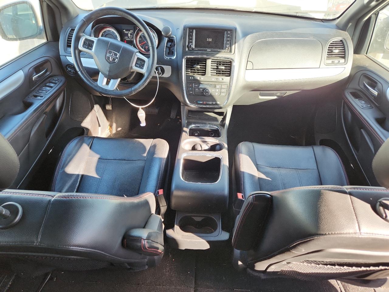 Dodge Caravan R/t Image 3