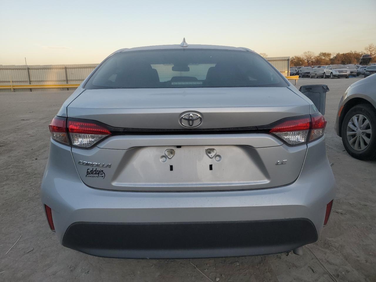 Toyota Corolla Le Image 9