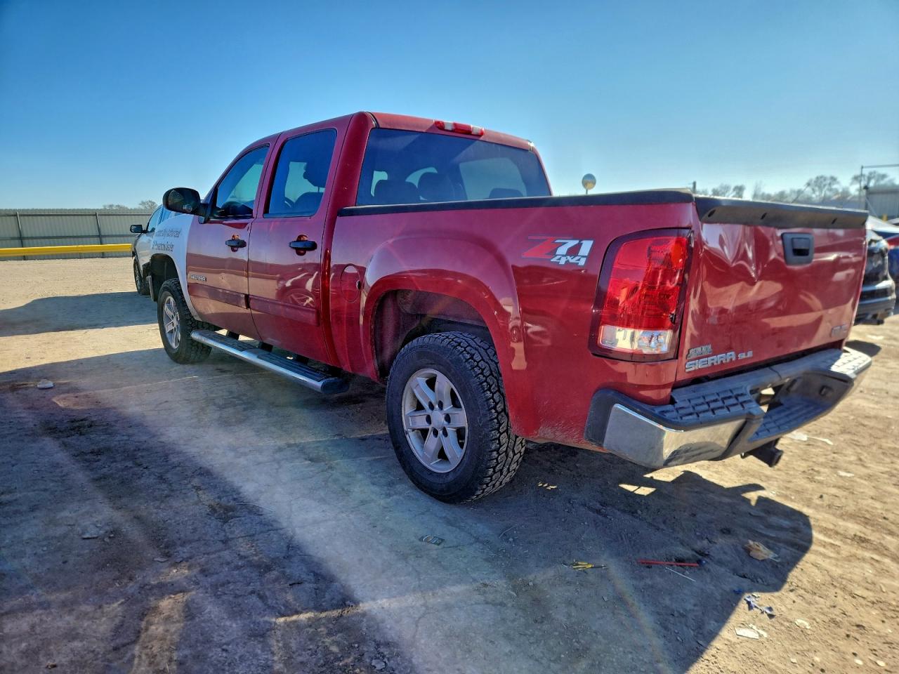 GMC Sierra K1500 Sle Image 2