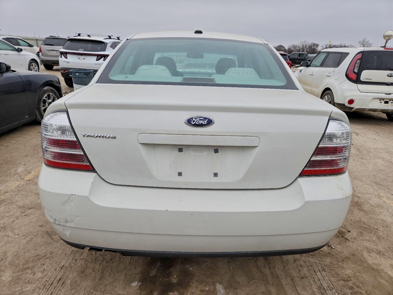 Ford Taurus Se Image 11