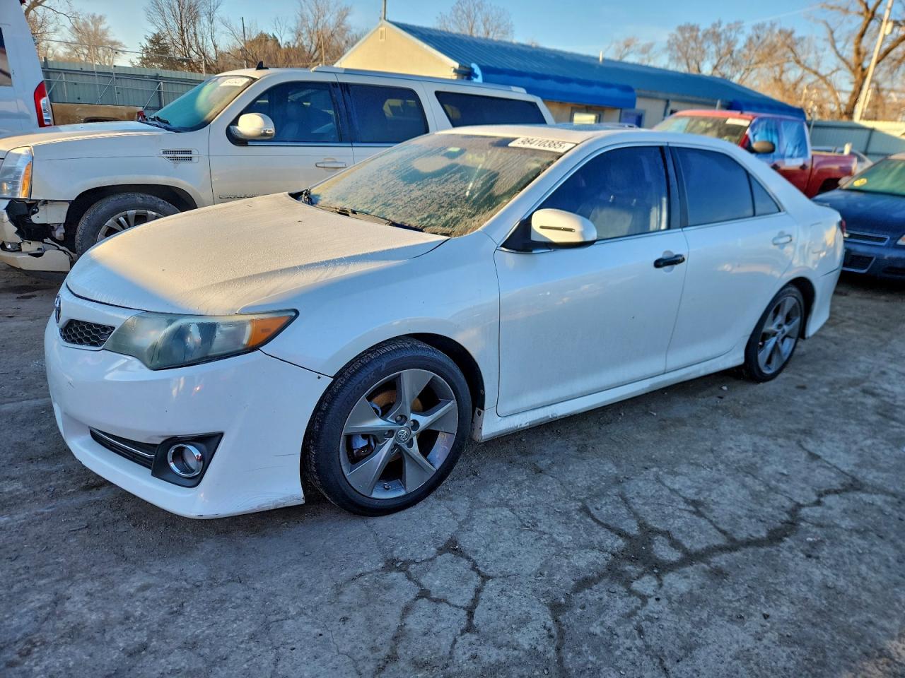 Toyota Camry Base Image 1