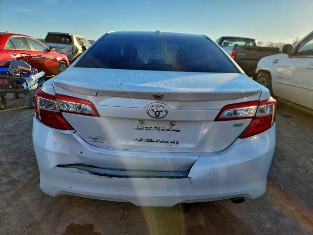 Toyota Camry Base Image 4