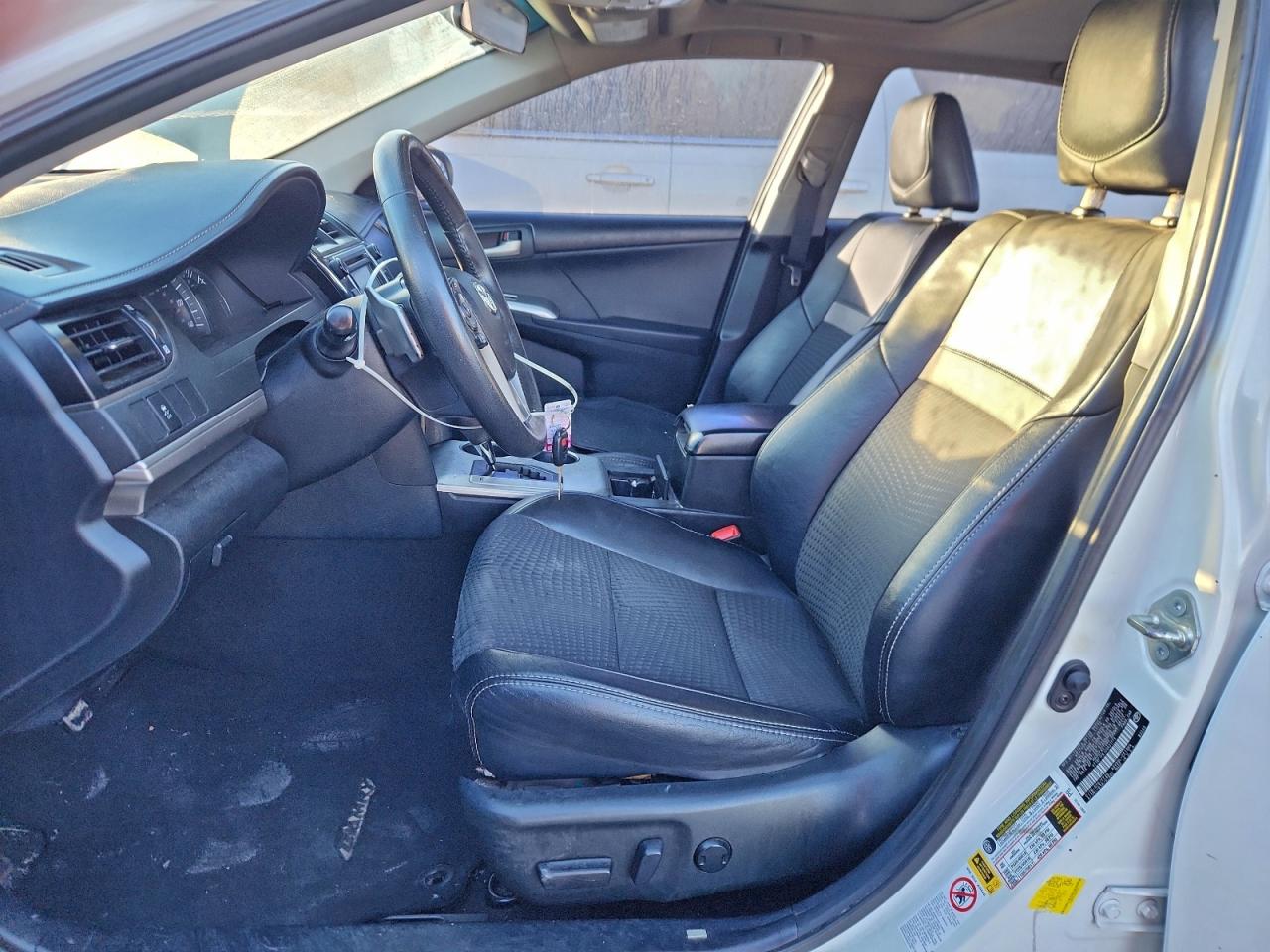 Toyota Camry Base Image 8