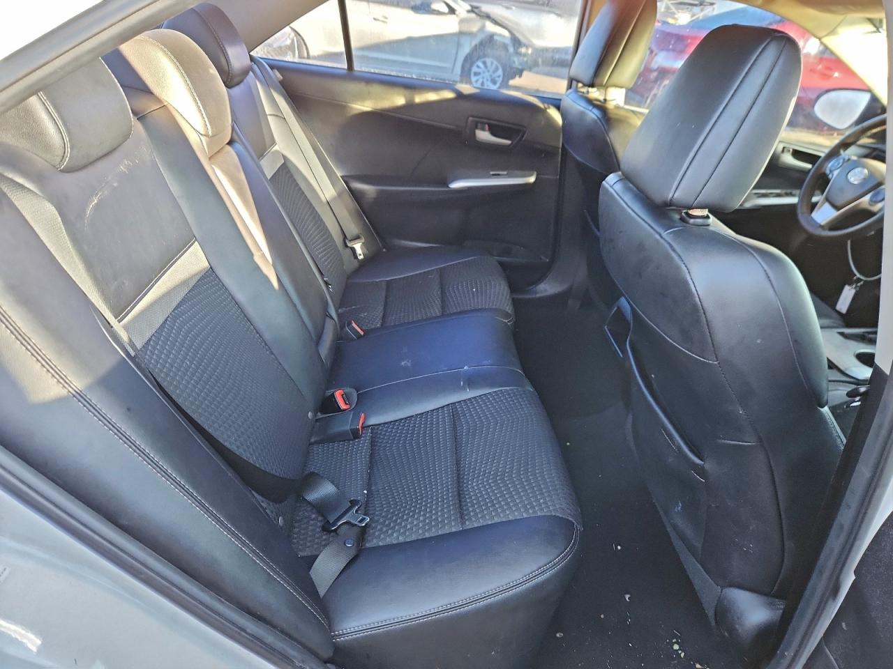 Toyota Camry Base Image 9