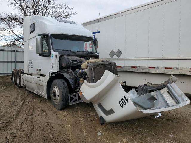  Salvage Volvo Vn