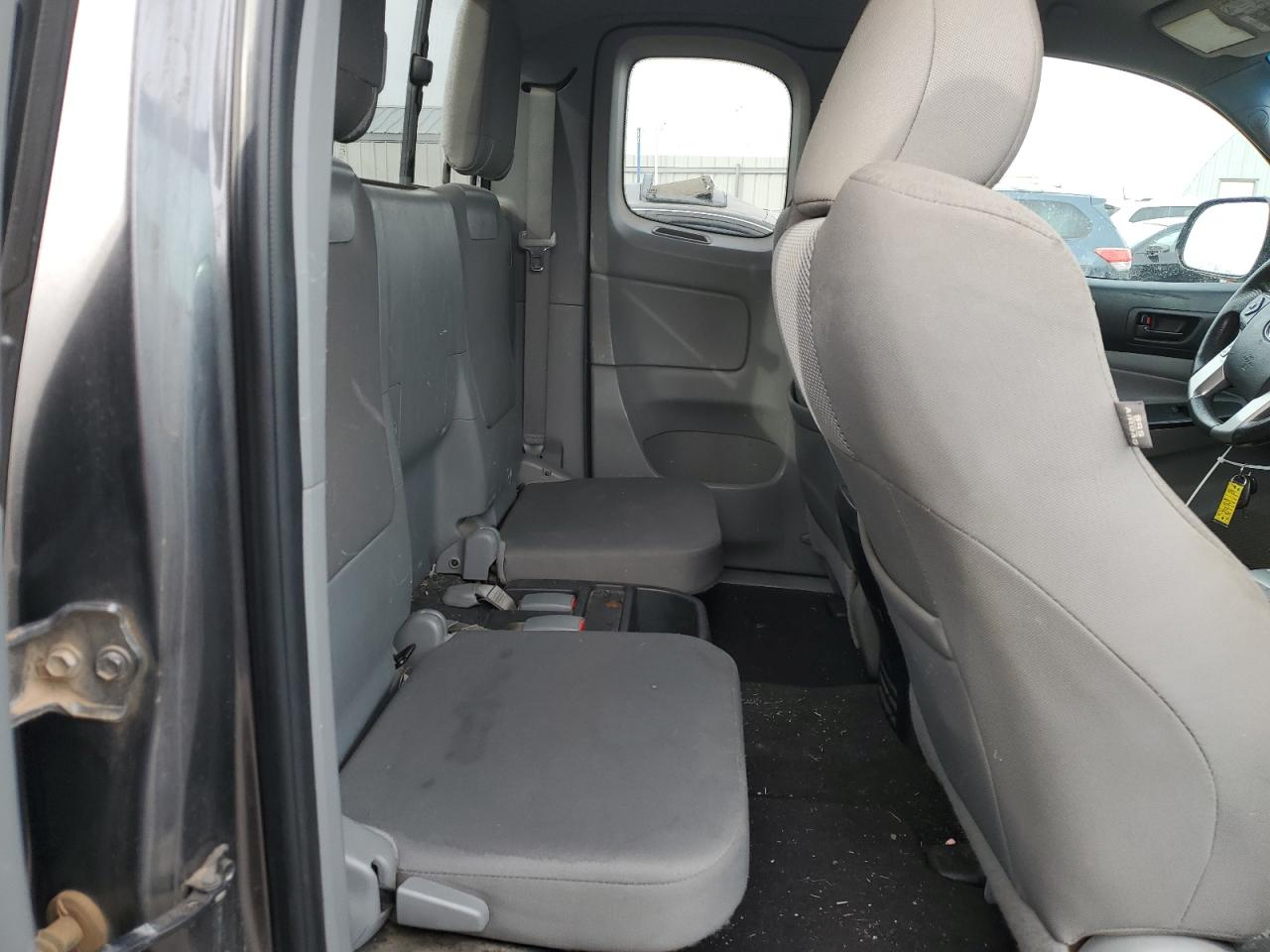 Toyota Tacoma Access Cab Image 3