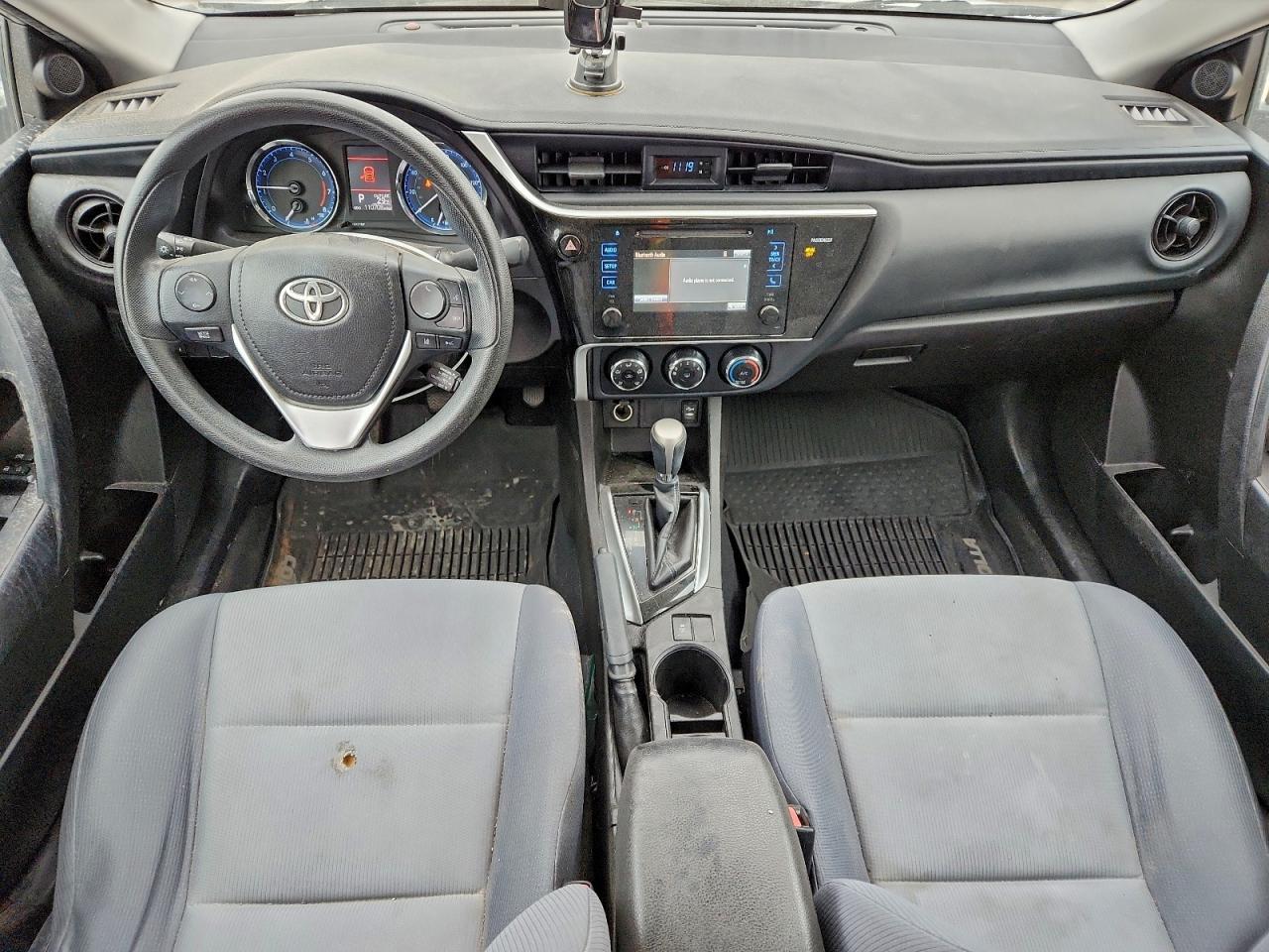 Toyota Corolla L Image 2