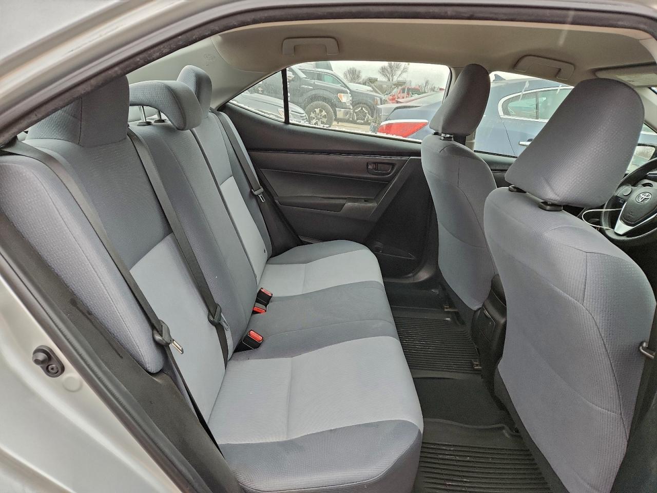 Toyota Corolla L Image 9