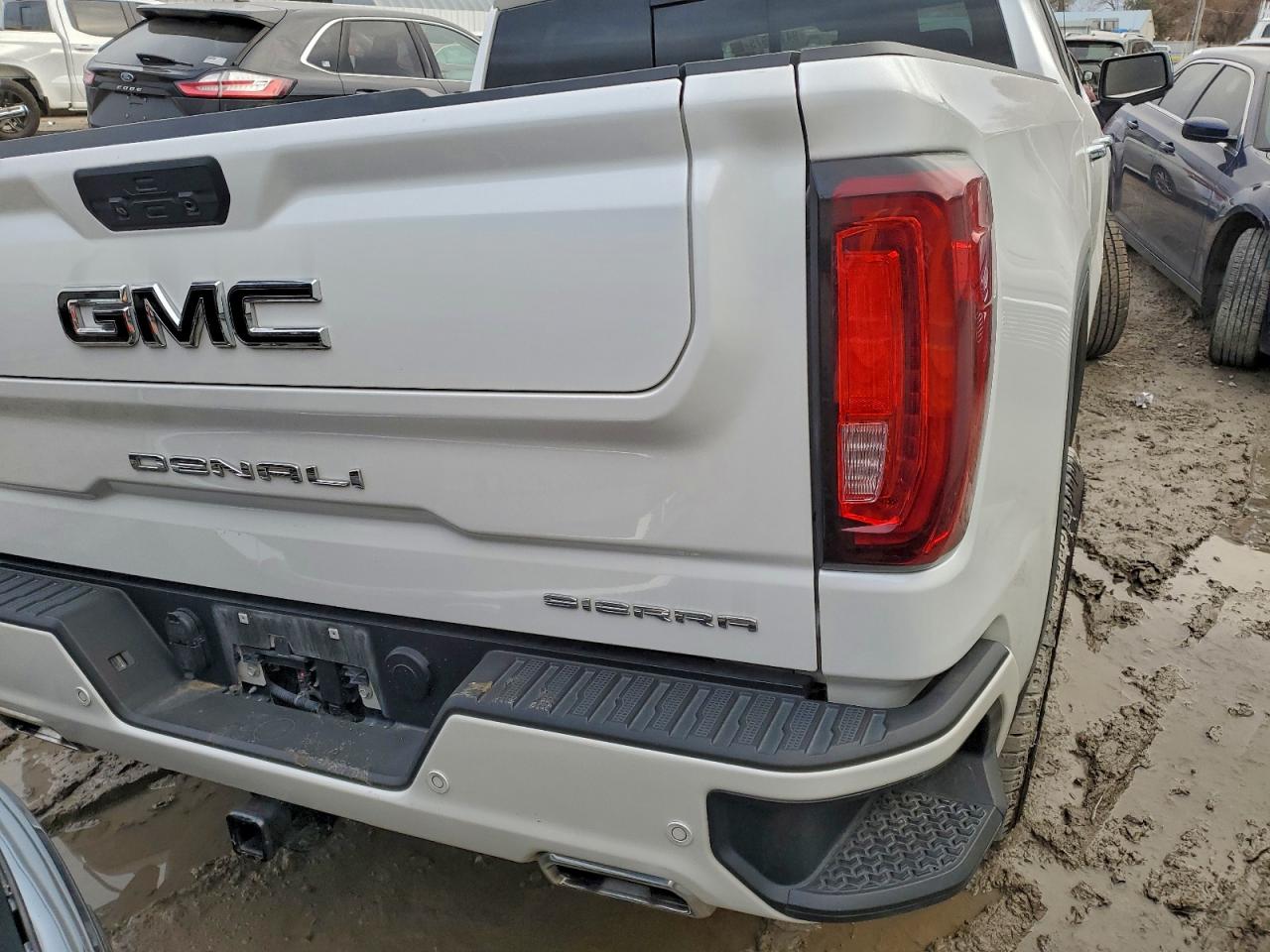 GMC Sierra K1500 Denali Image 6