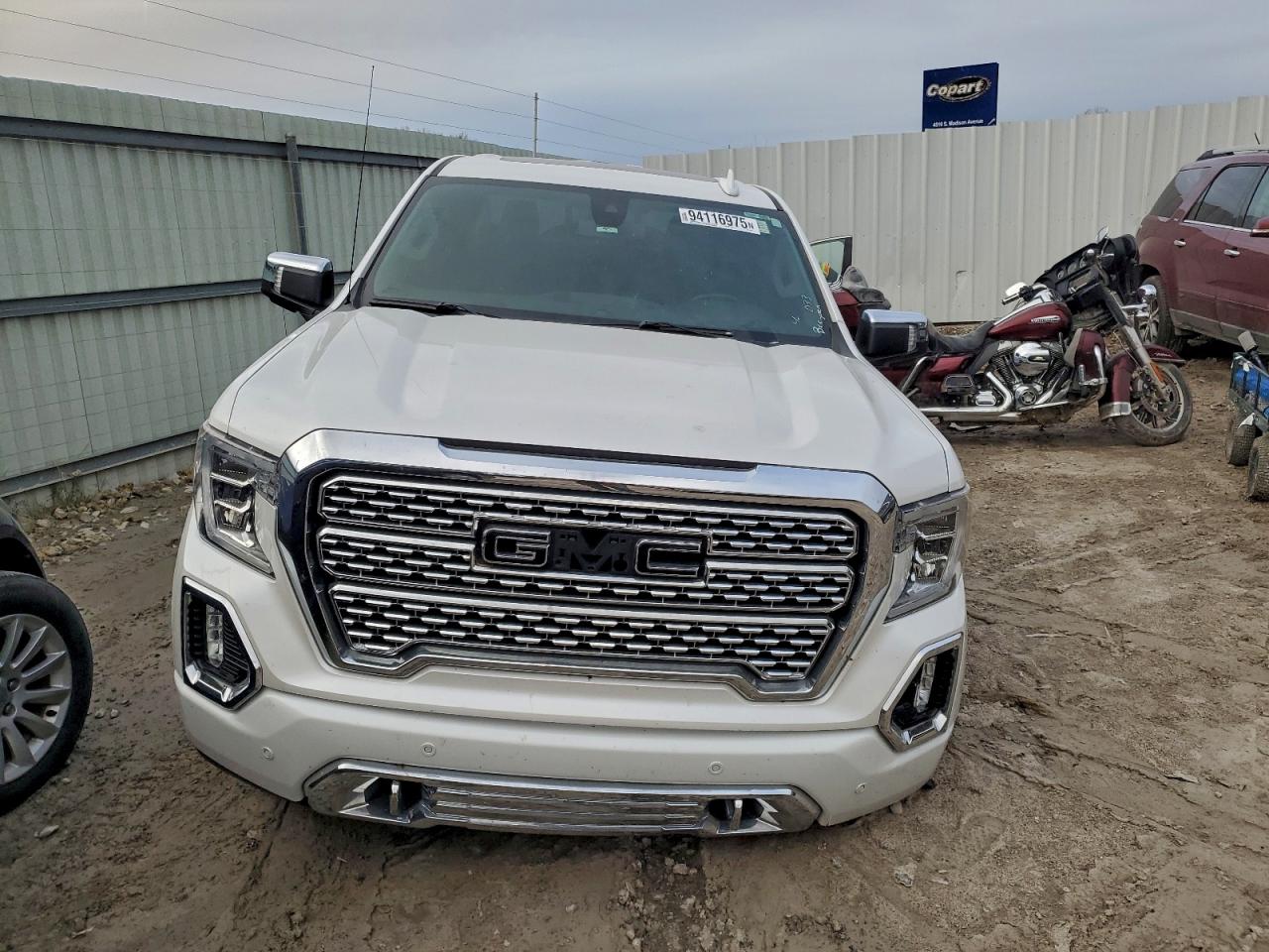 GMC Sierra K1500 Denali Image 3