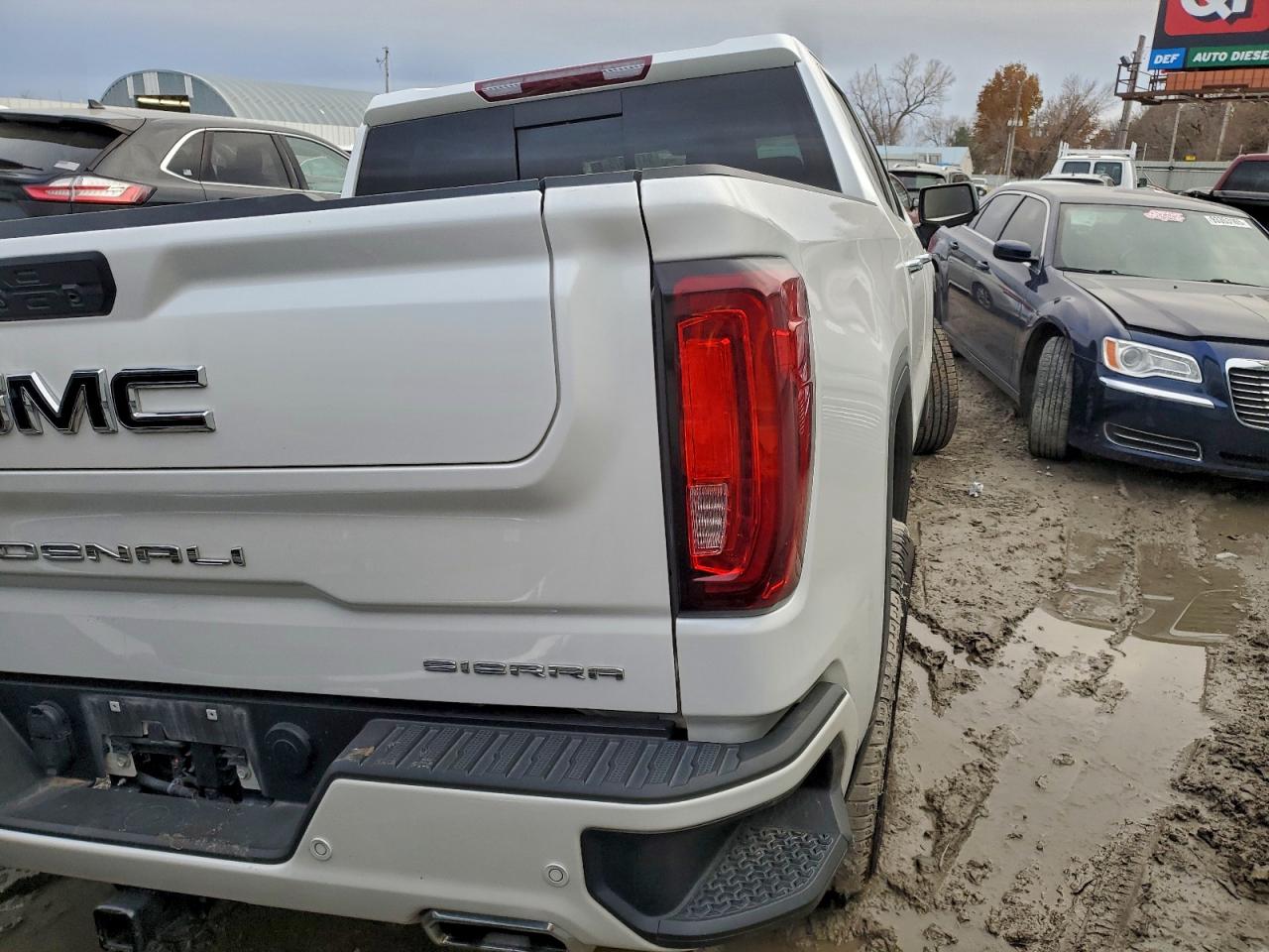 GMC Sierra K1500 Denali Image 9