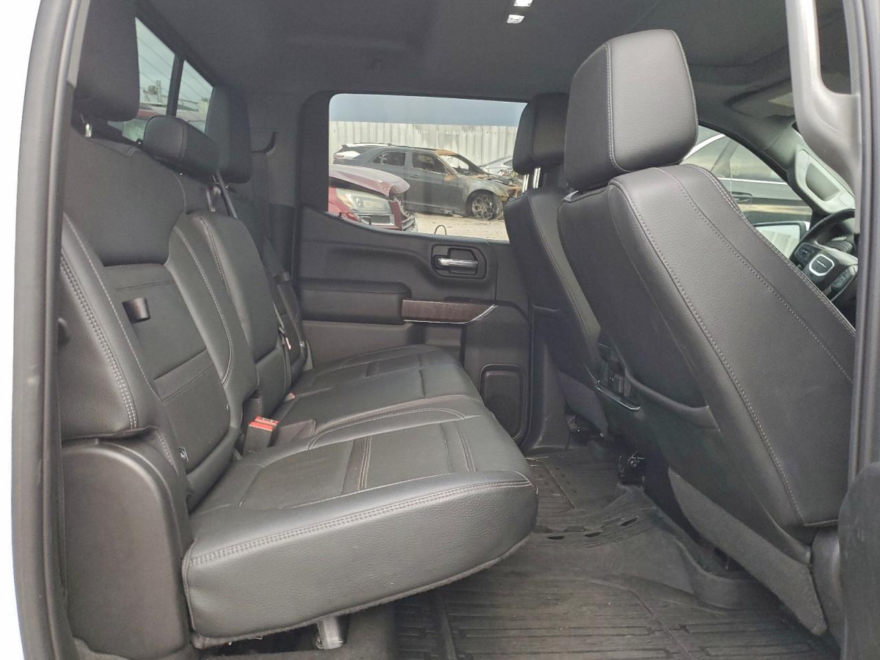 GMC Sierra K1500 Denali Image 12