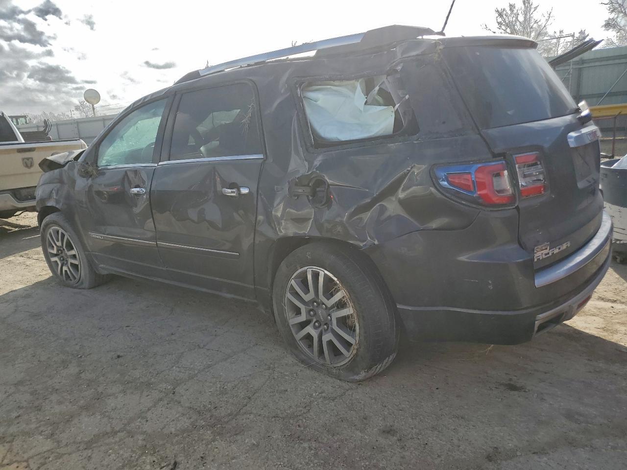 GMC Acadia Denali Image 3