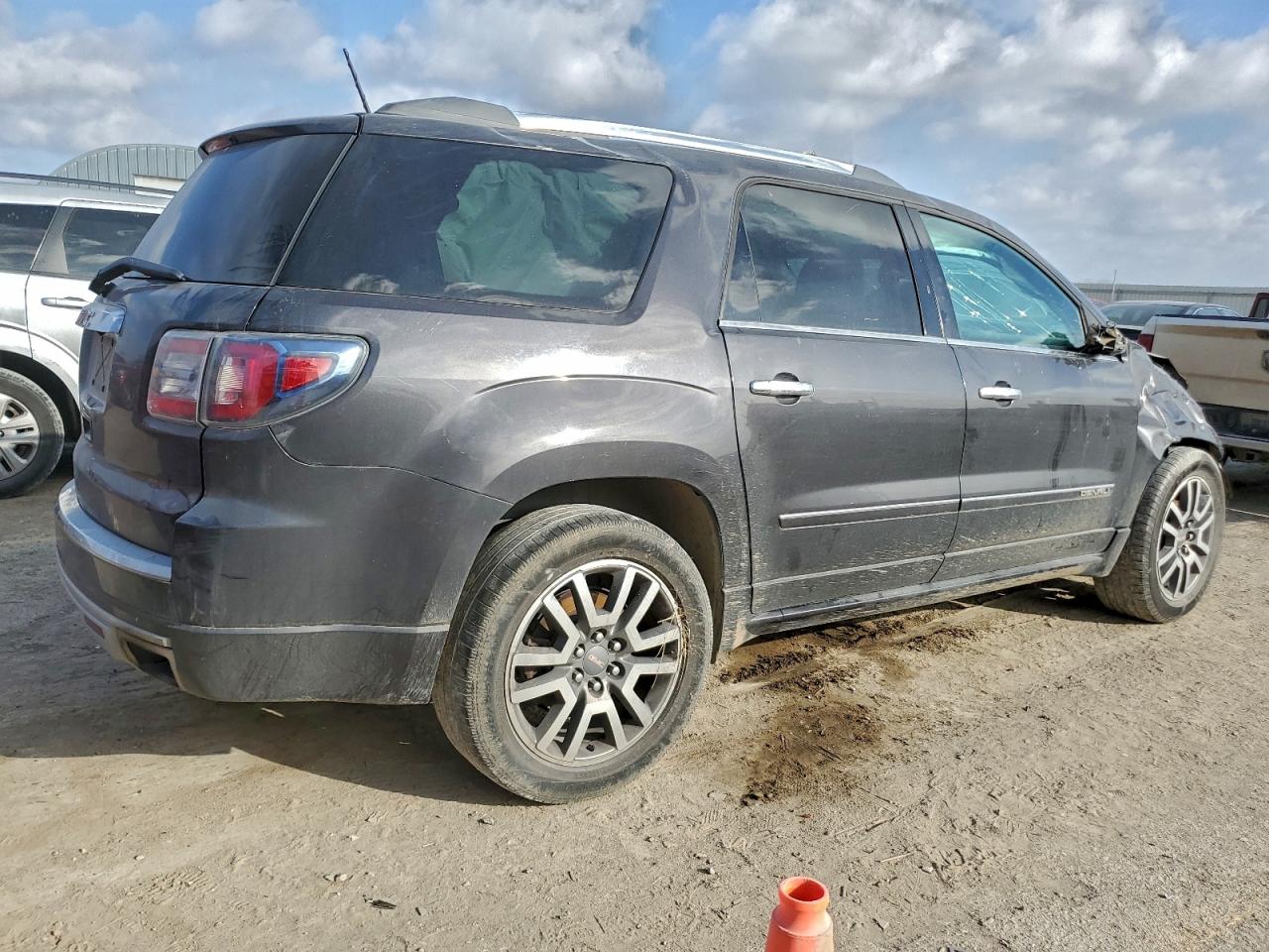 GMC Acadia Denali Image 12