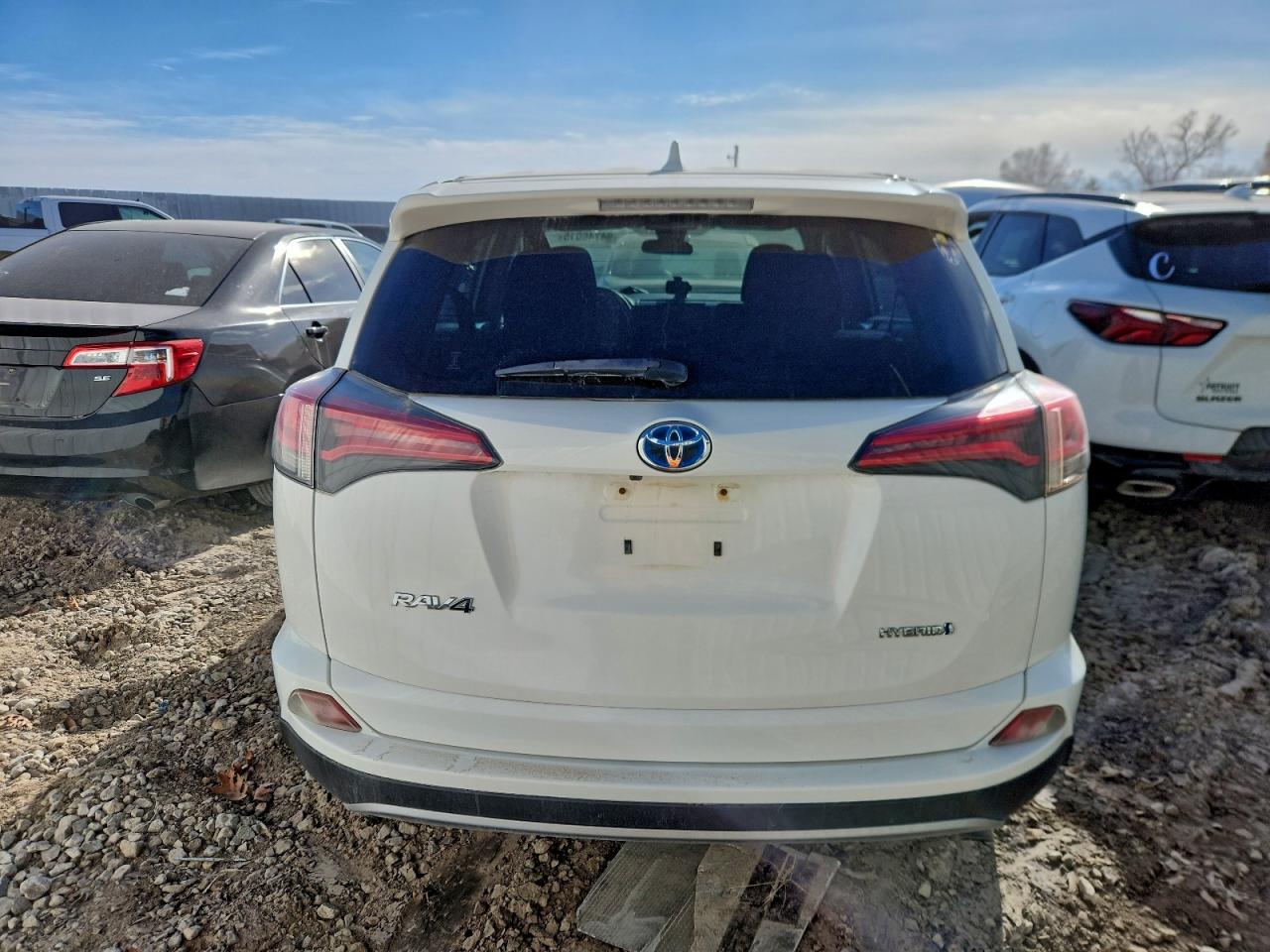 Toyota RAV4 Le Image 7