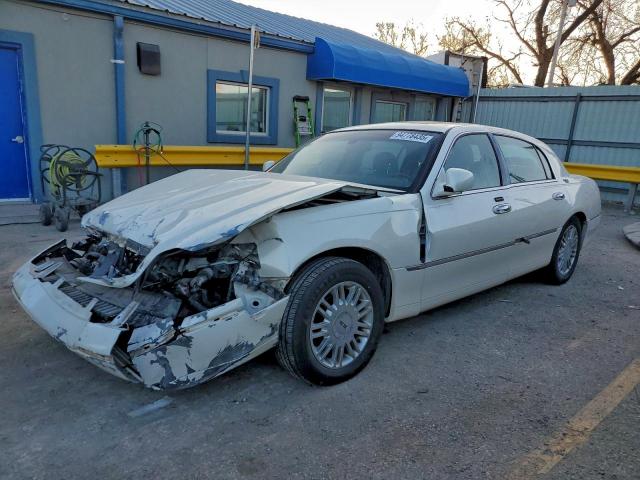  Salvage Lincoln Towncar