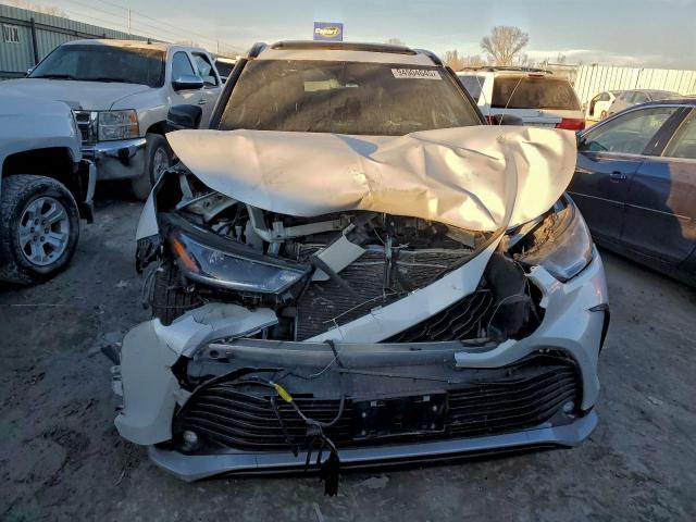 Toyota Highlander Le Image 13