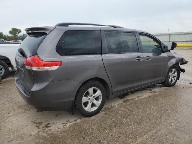 Toyota Sienna Le Image 2