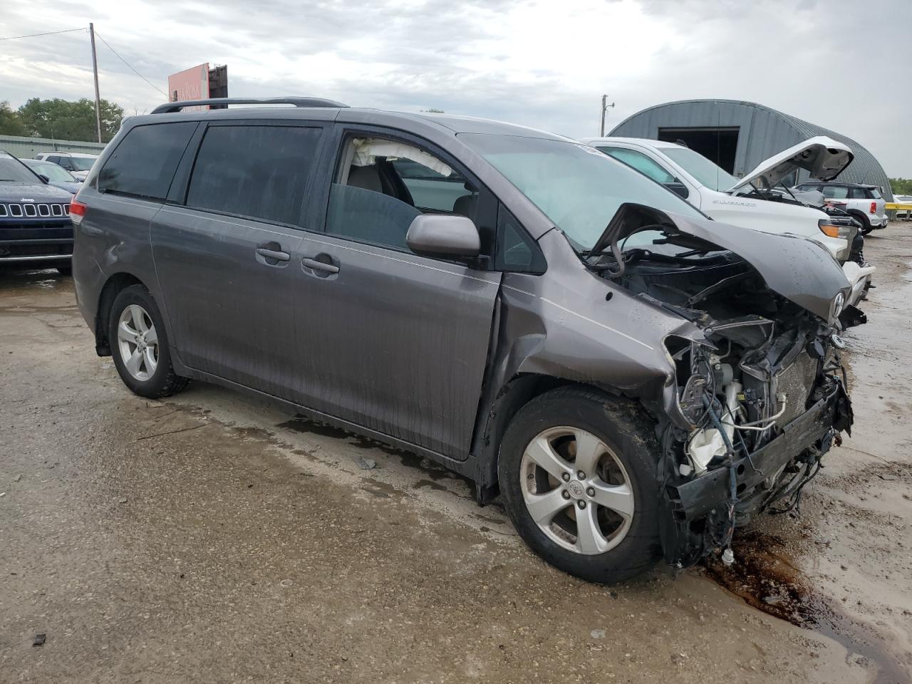 Toyota Sienna Le Image 5