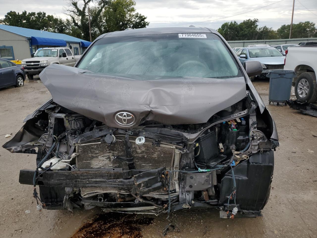 Toyota Sienna Le Image 13