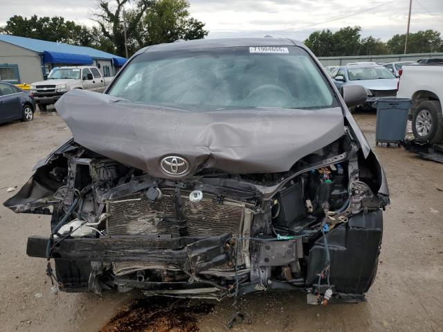 Toyota Sienna Le Image 13