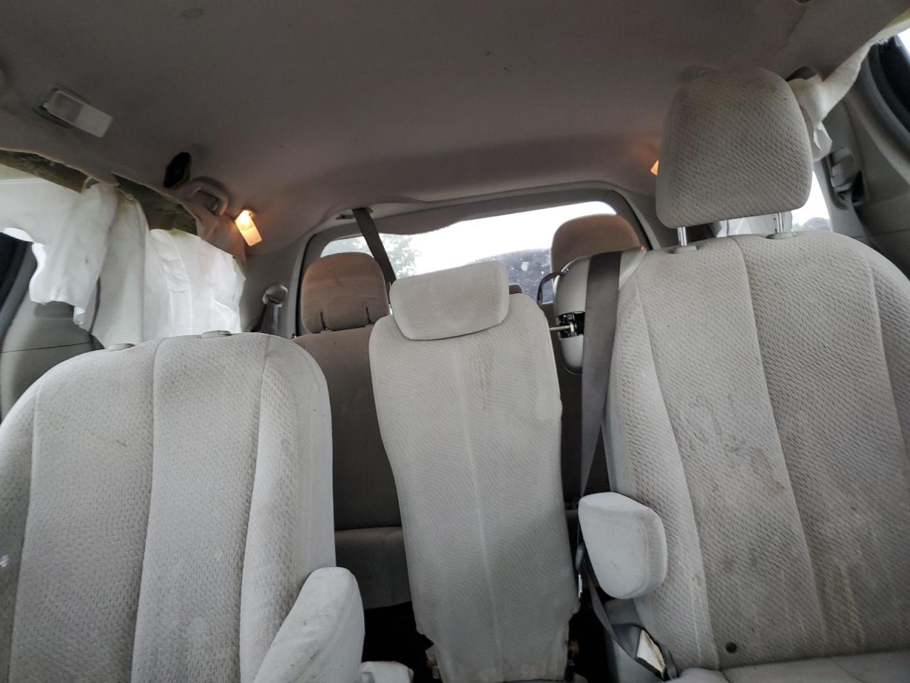 Toyota Sienna Le Image 7