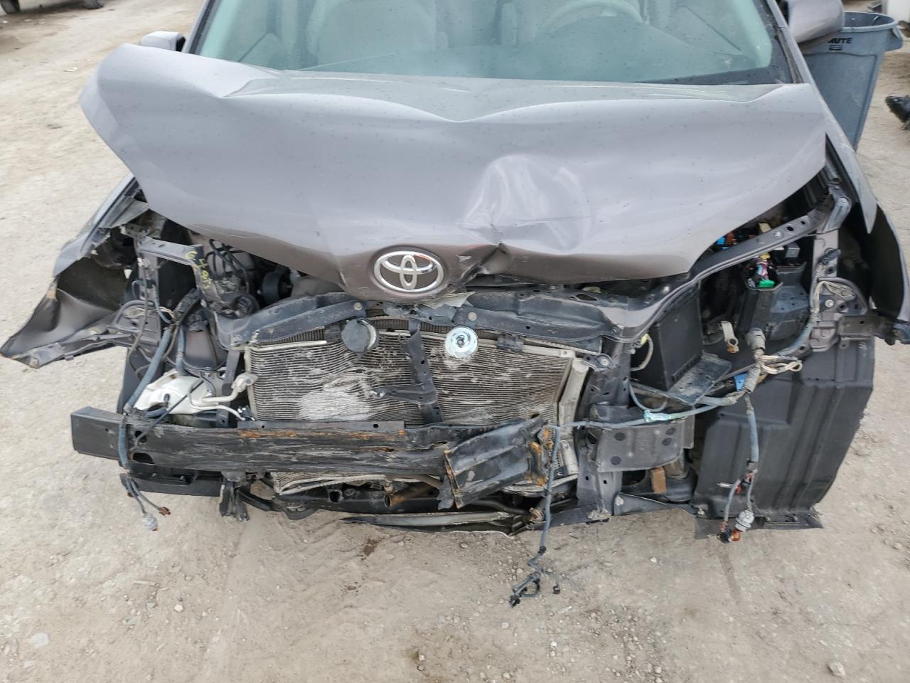 Toyota Sienna Le Image 11