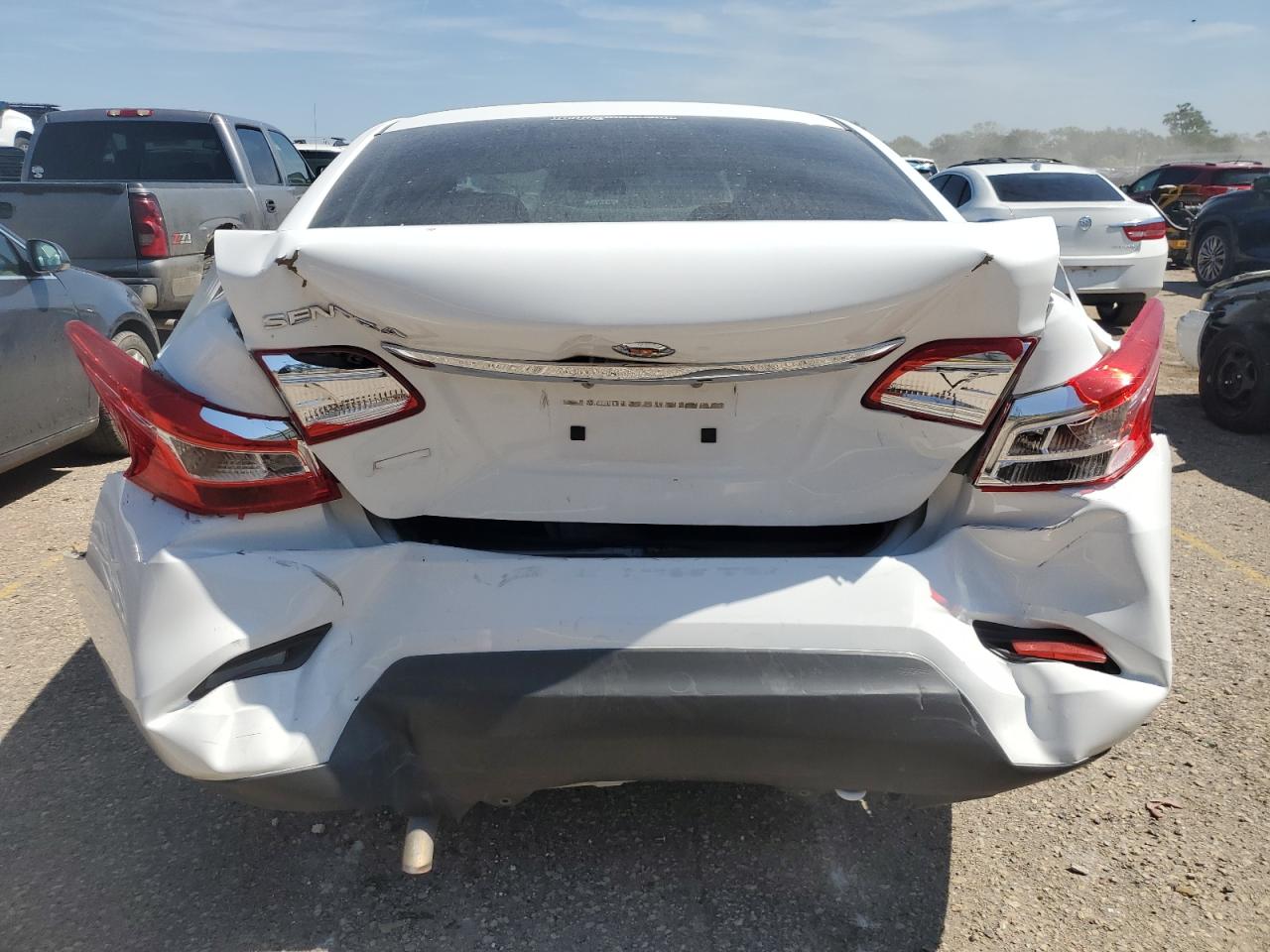 Nissan Sentra S Image 2