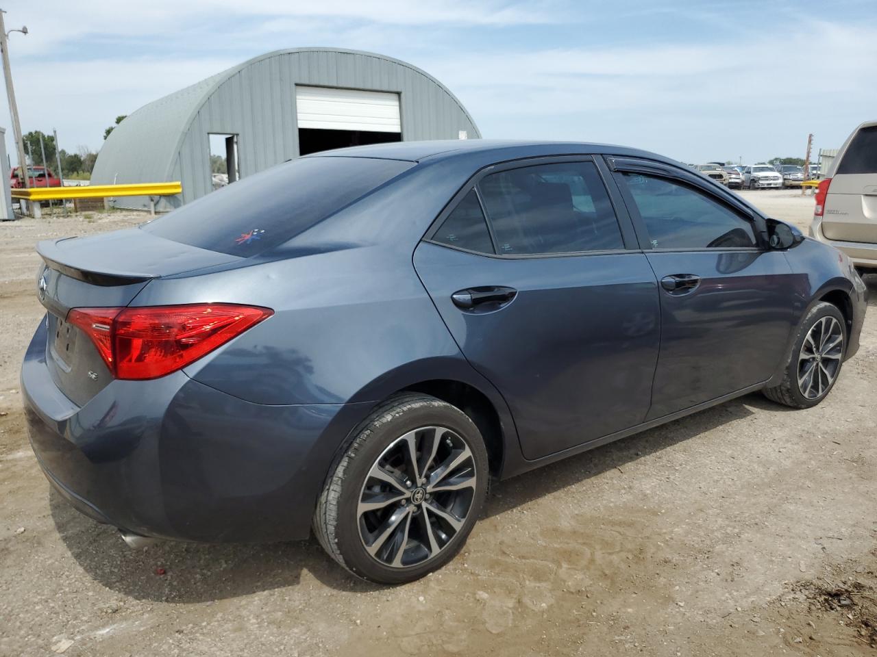 Toyota Corolla L Image 2