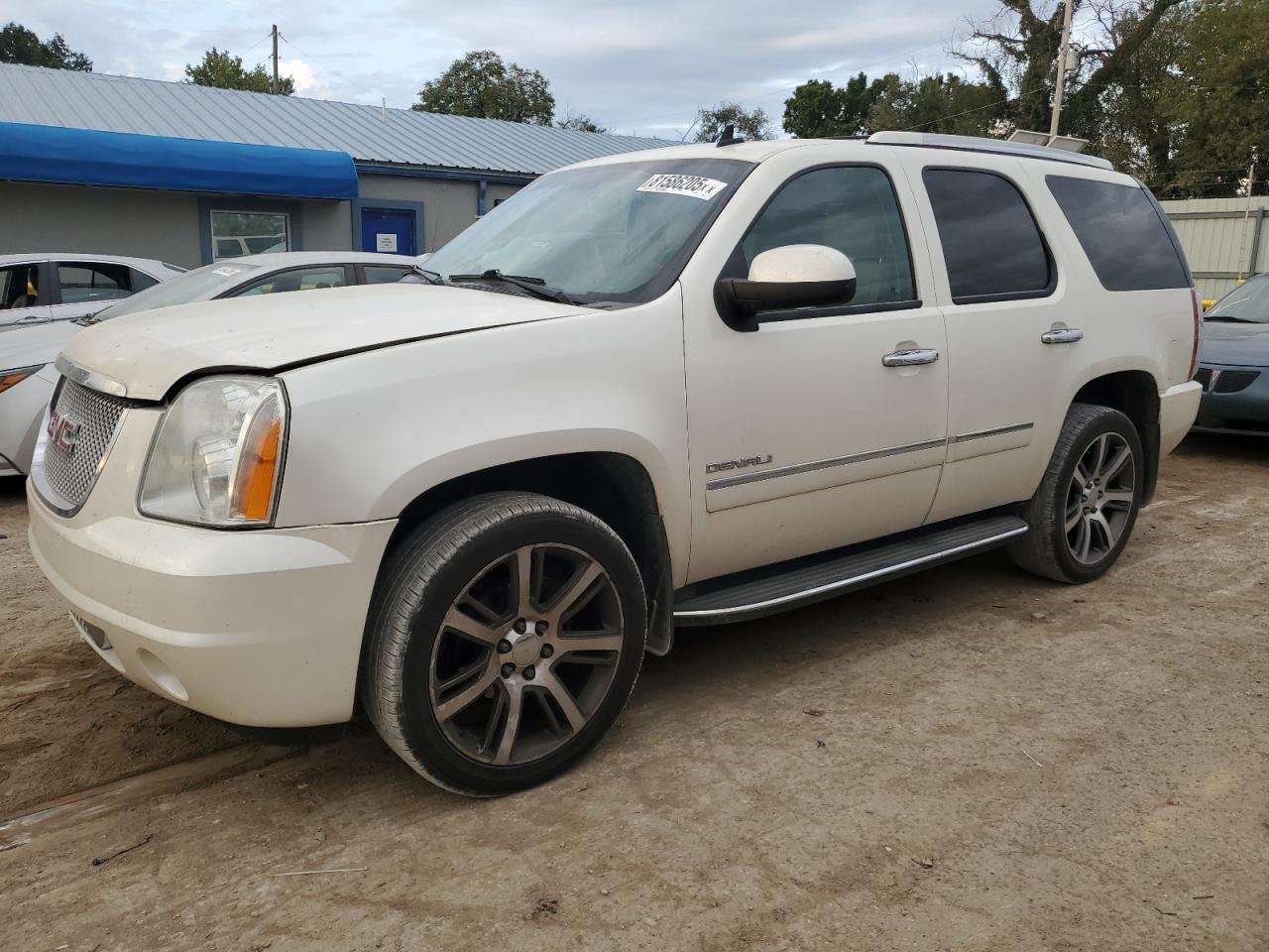 GMC Yukon Denali Image 1