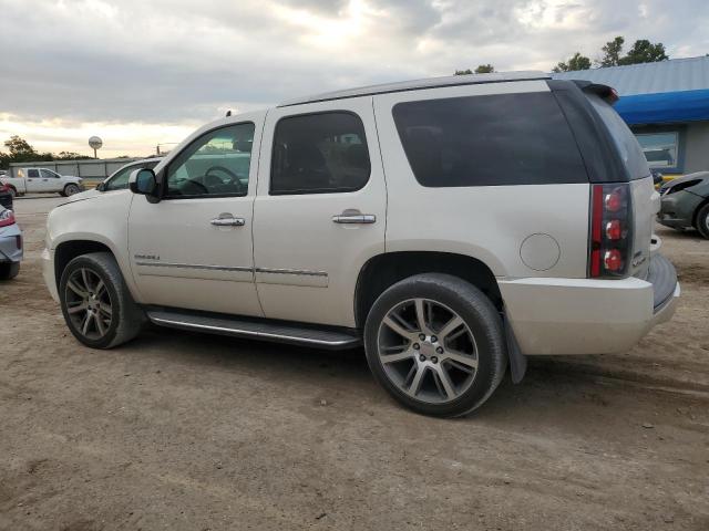 GMC Yukon Denali Image 8
