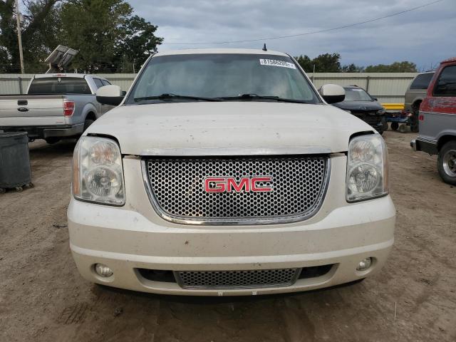 GMC Yukon Denali Image 10