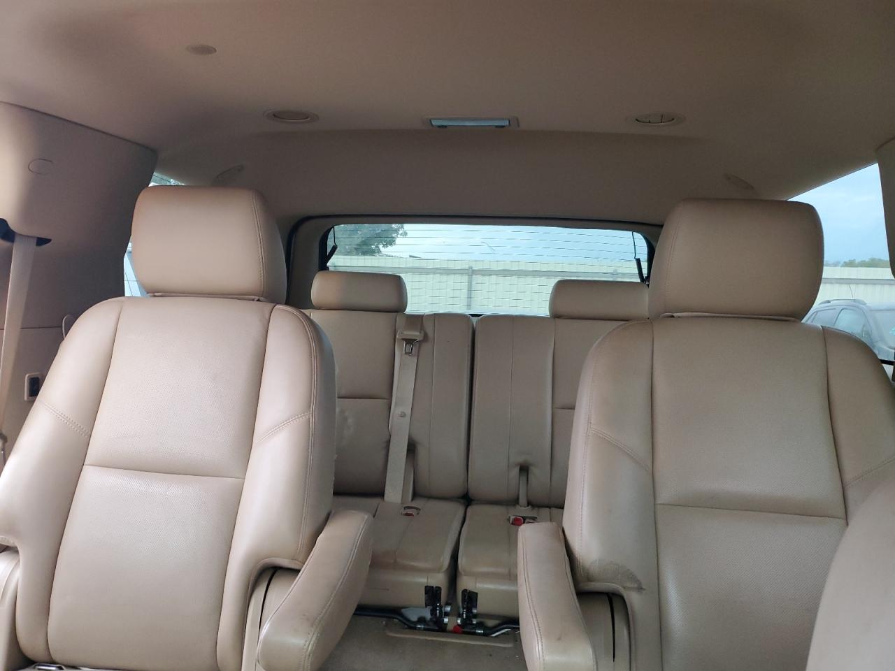 GMC Yukon Denali Image 5