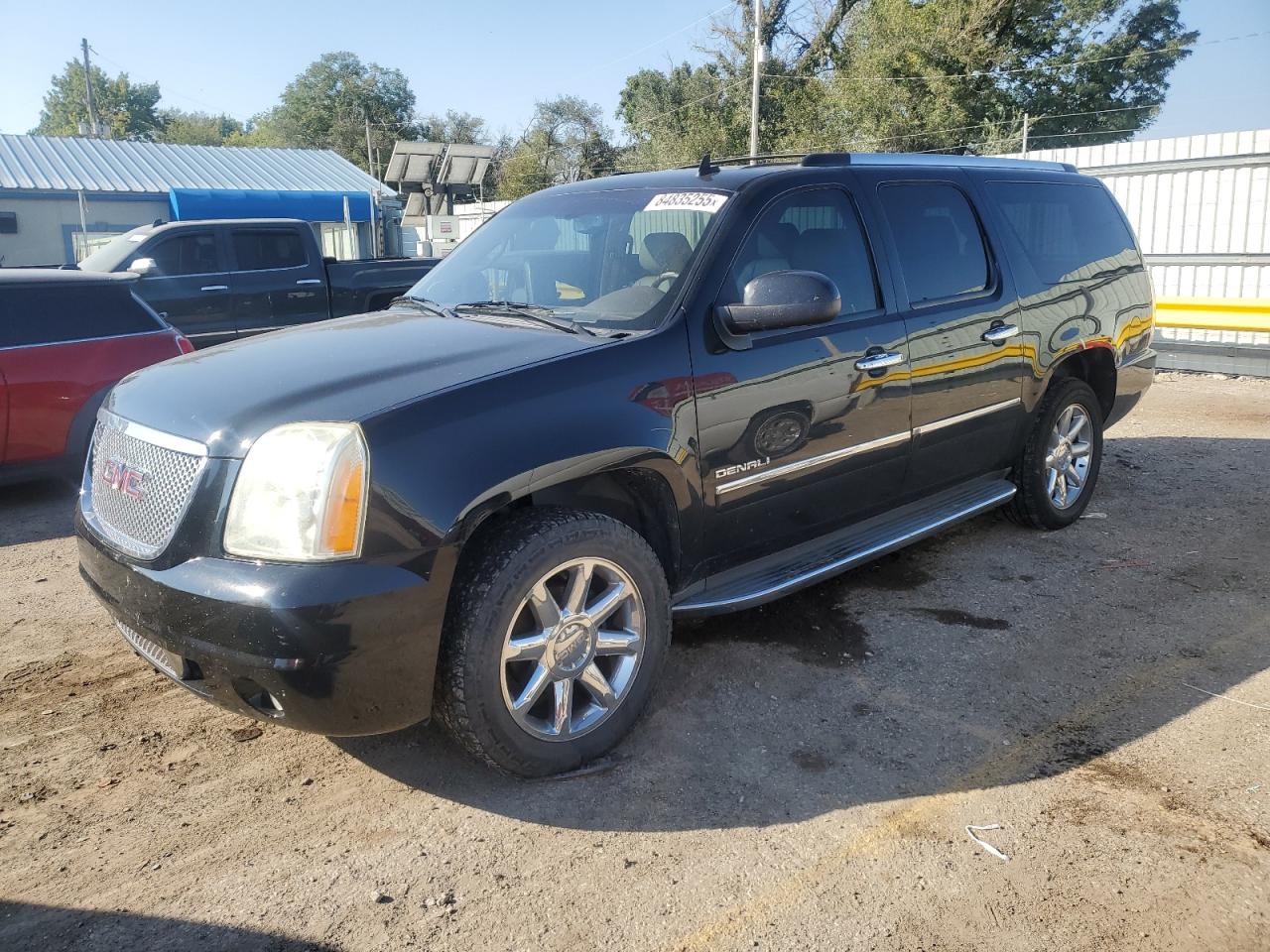 GMC Yukon Denali Image 1
