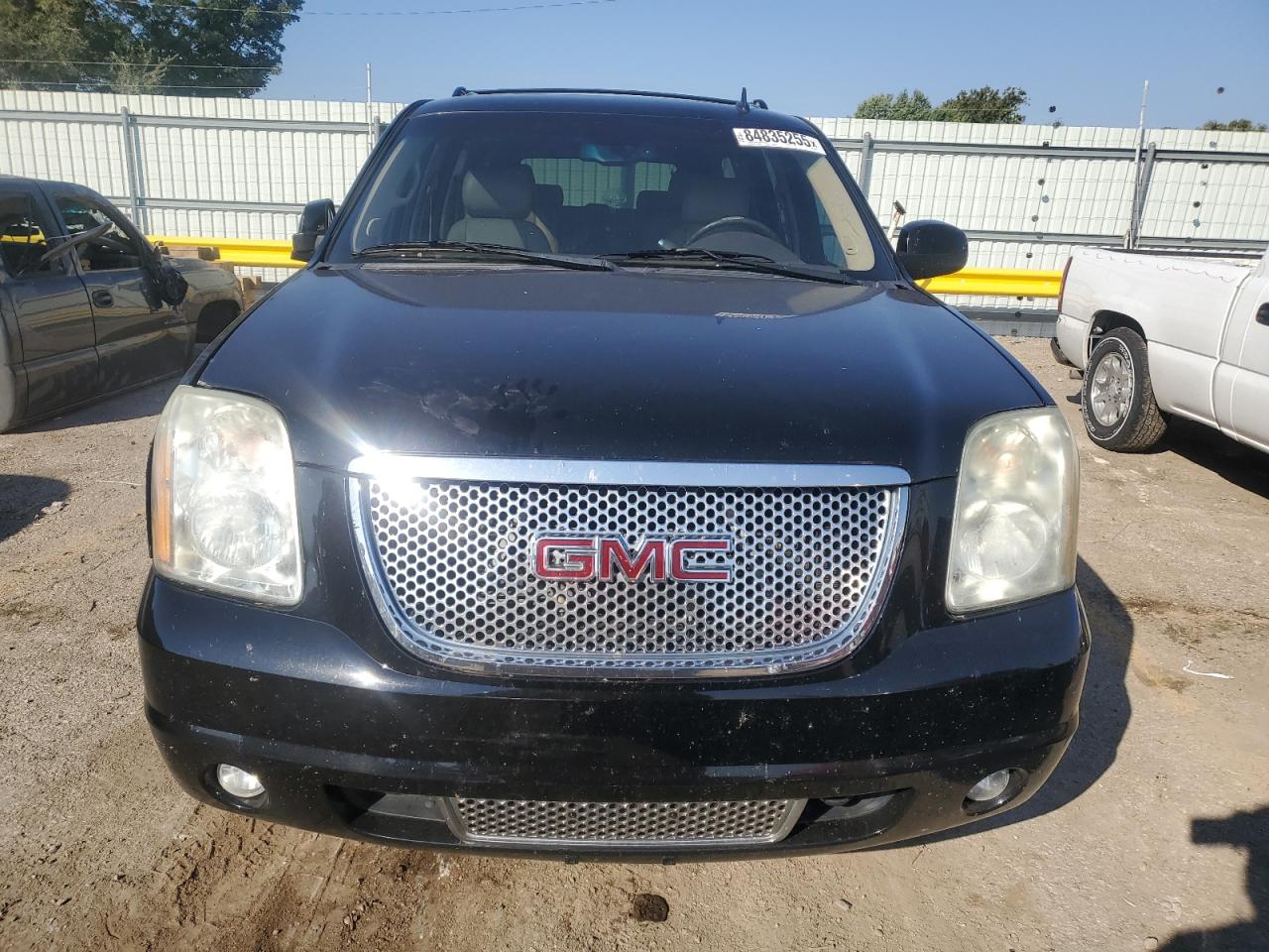 GMC Yukon Denali Image 2