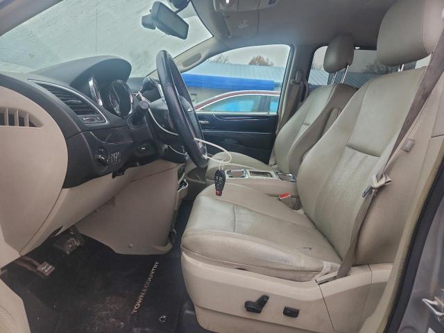 Chrysler Minivan Touring L Image 9