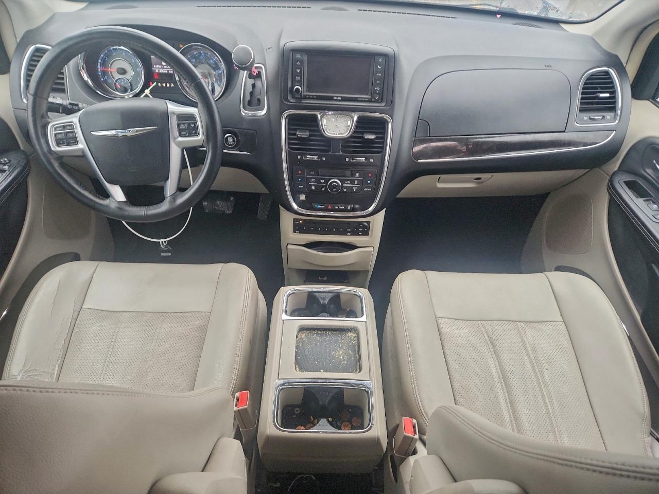 Chrysler Minivan Touring L Image 12