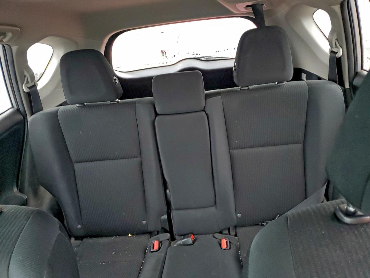 Toyota RAV4 Le Image 5