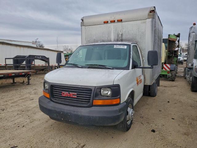 GMC Savana Cutaway G3500 Image 10